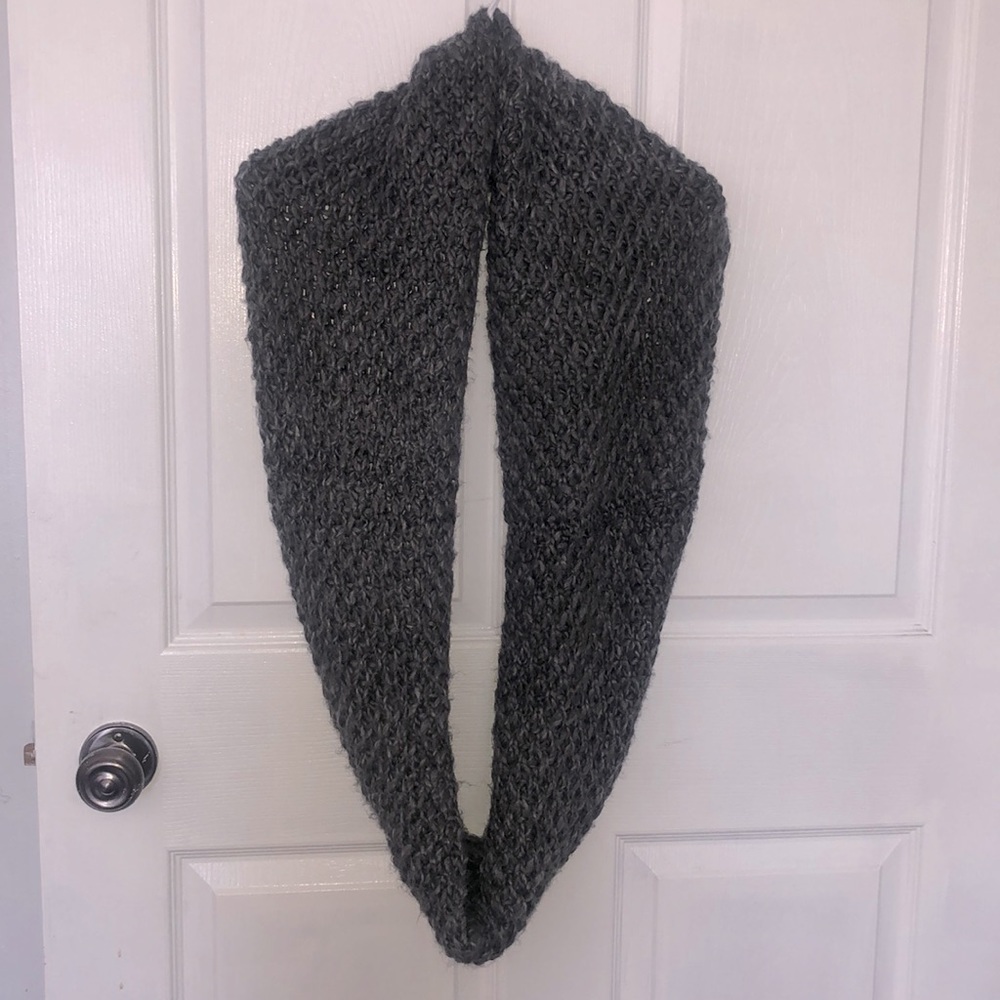 INFINITY KNIT SCARF